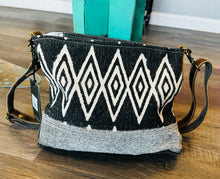 Load image into Gallery viewer, AZURE PRINTED SHOULDER BAG