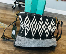 Load image into Gallery viewer, AZURE PRINTED SHOULDER BAG